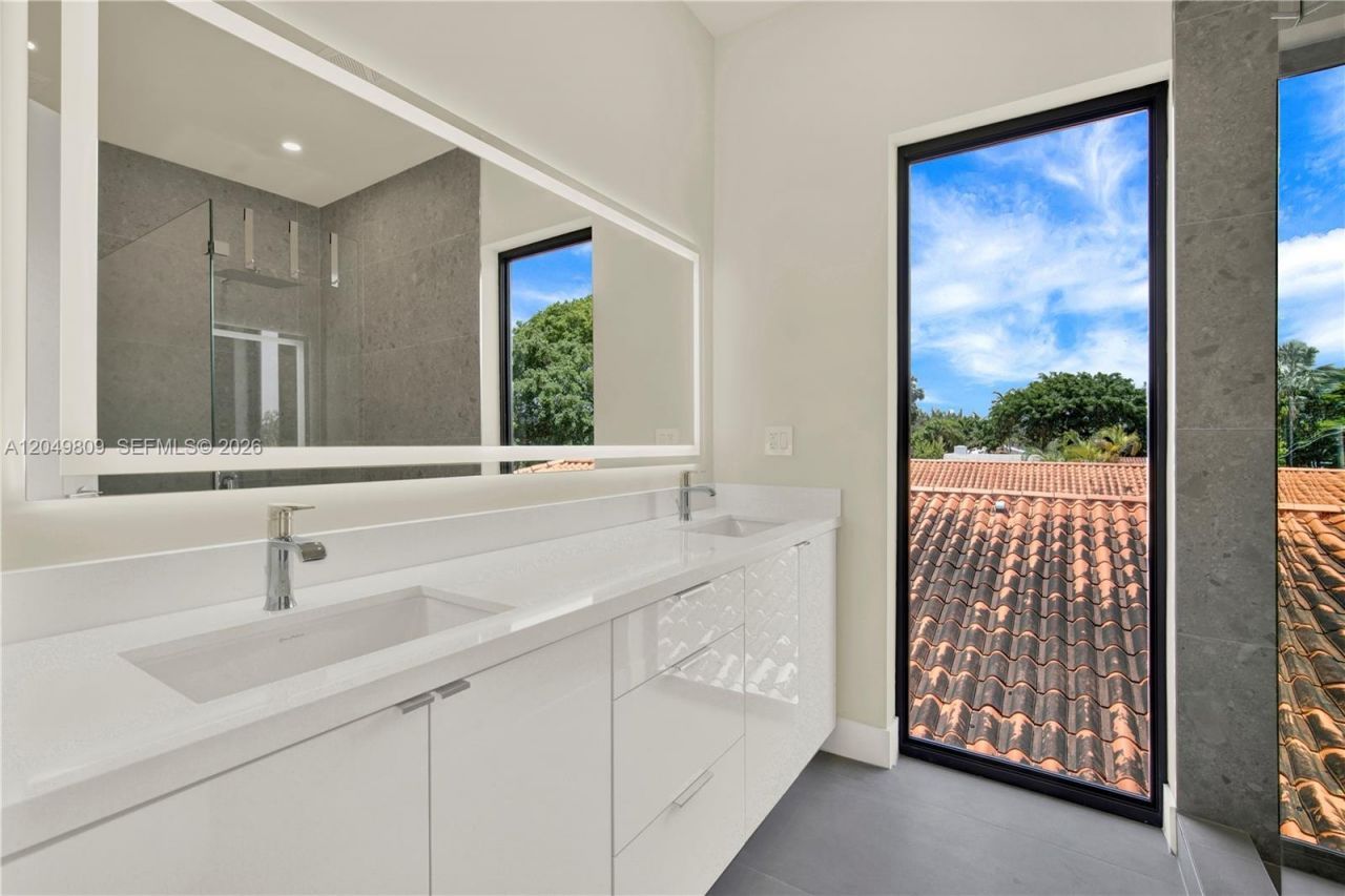 2889 SW 35 Ave , Unit 2887, Miami, FL 33133 Photo