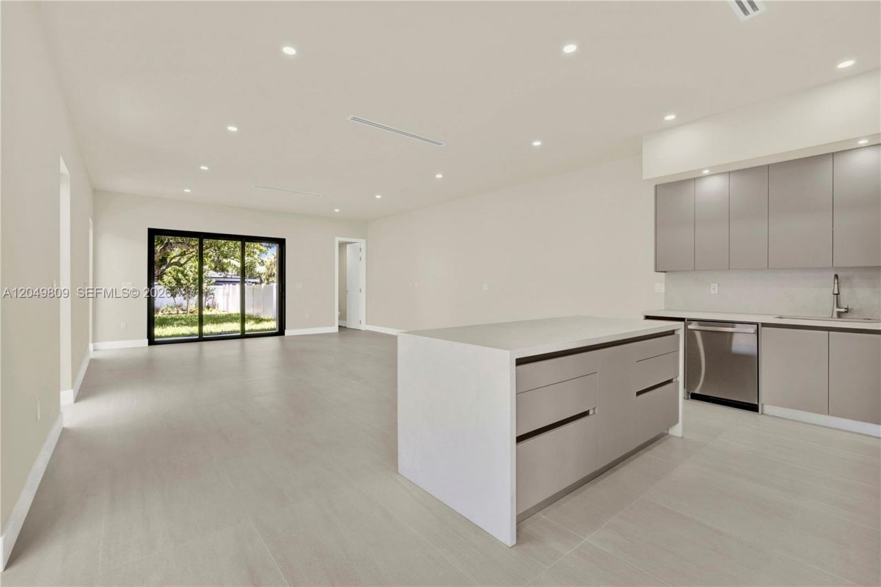 2889 SW 35 Ave , Unit 2887, Miami, FL 33133 Photo