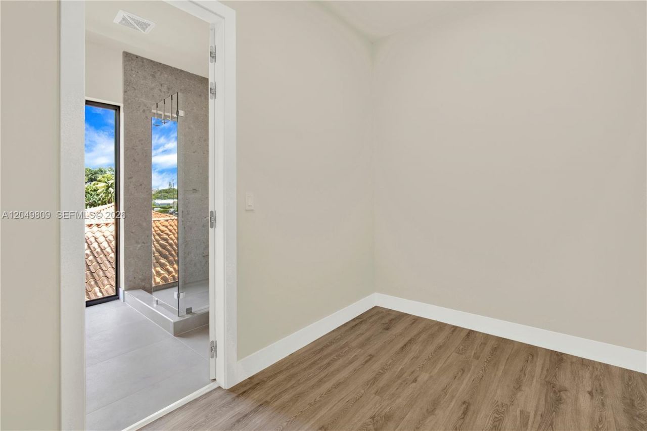 2889 SW 35 Ave , Unit 2887, Miami, FL 33133 Photo