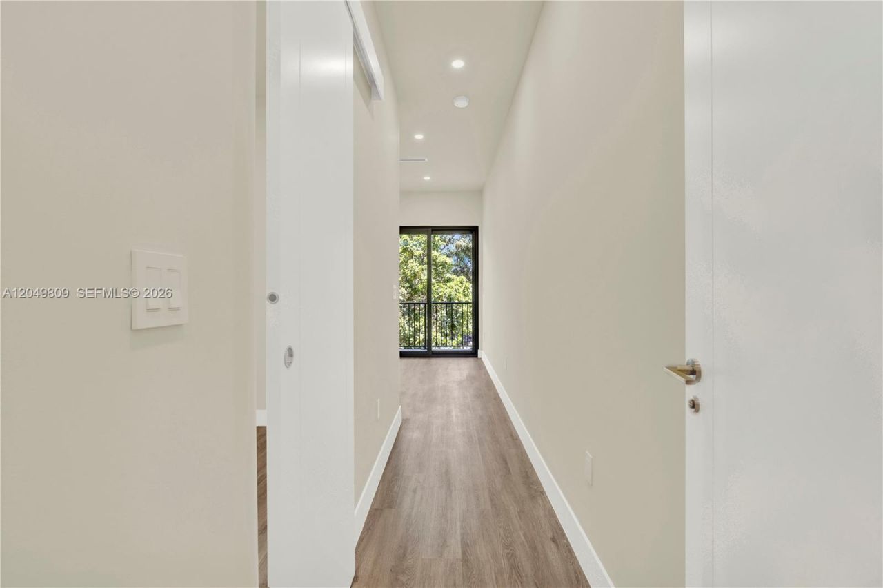2889 SW 35 Ave , Unit 2887, Miami, FL 33133 Photo