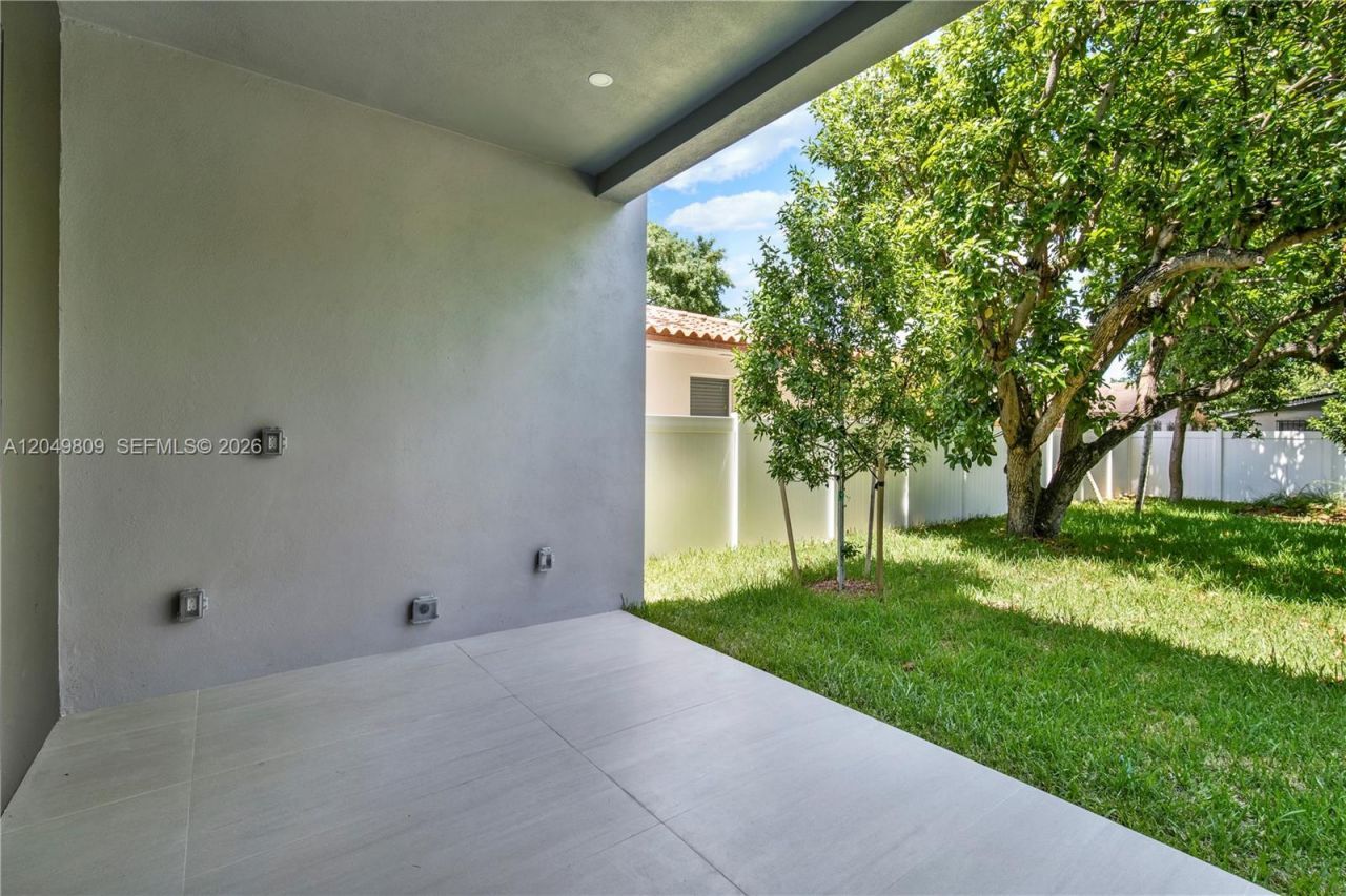 2889 SW 35 Ave , Unit 2887, Miami, FL 33133 Photo