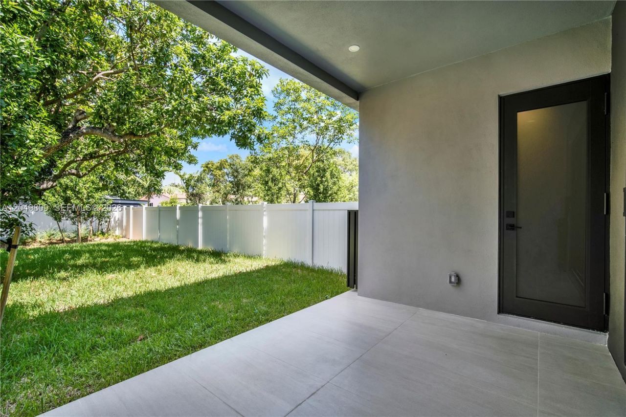 2889 SW 35 Ave , Unit 2887, Miami, FL 33133 Photo
