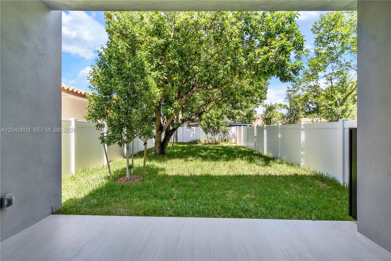 2889 SW 35 Ave , Unit 2887, Miami, FL 33133 Photo