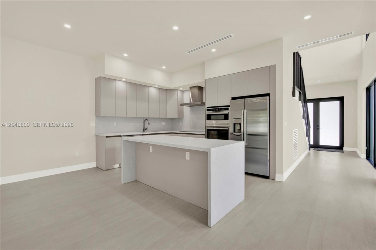 2889 SW 35 Ave , Unit 2887, Miami, FL 33133 Photo