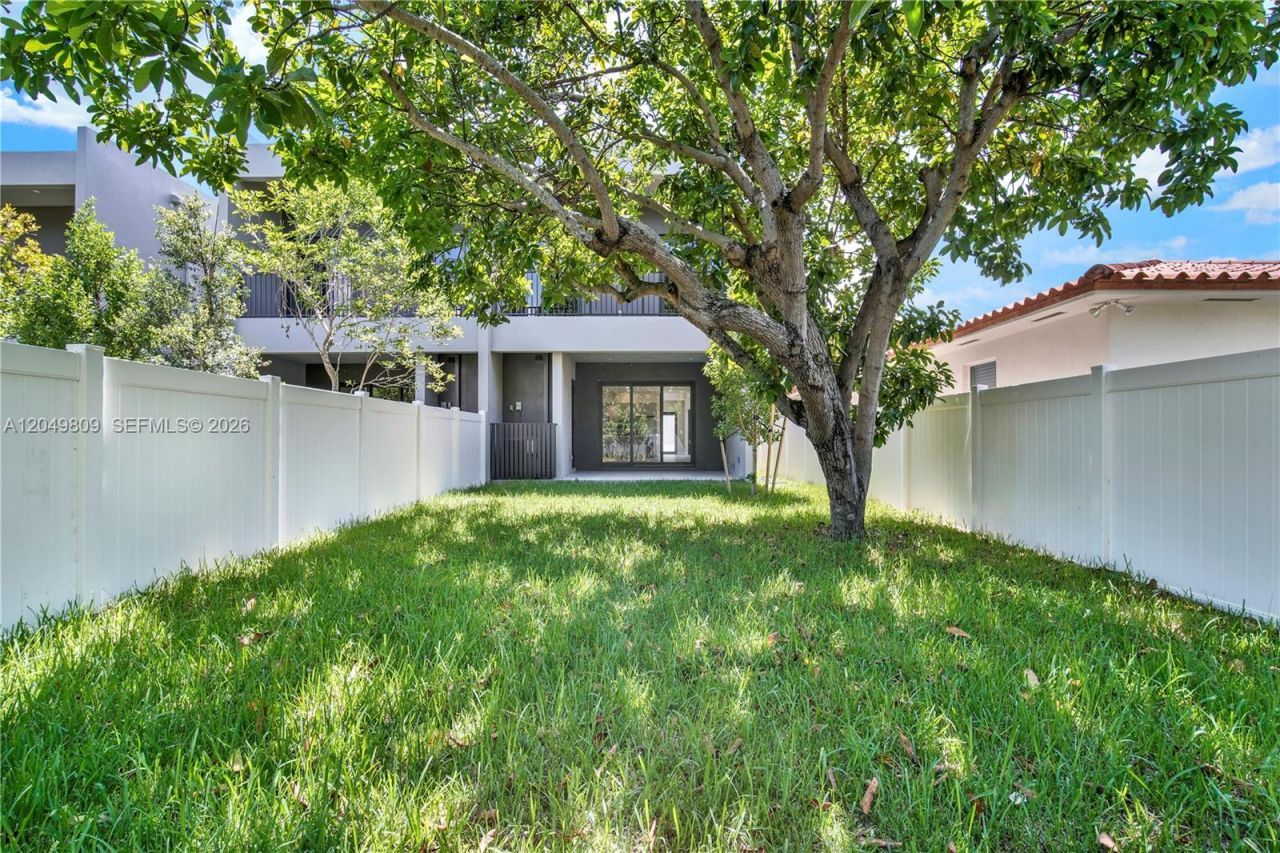 2889 SW 35 Ave , Unit 2887, Miami, FL 33133 Photo