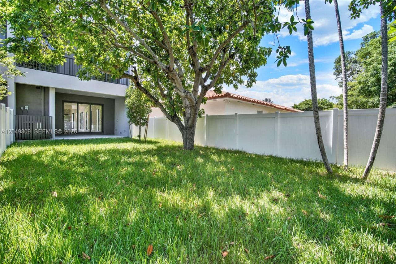 2889 SW 35 Ave , Unit 2887, Miami, FL 33133 Photo