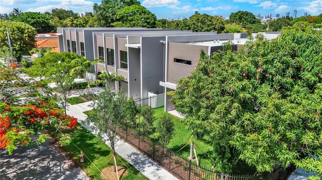 2889 SW 35 Ave , Unit 2887, Miami, FL 33133 Photo