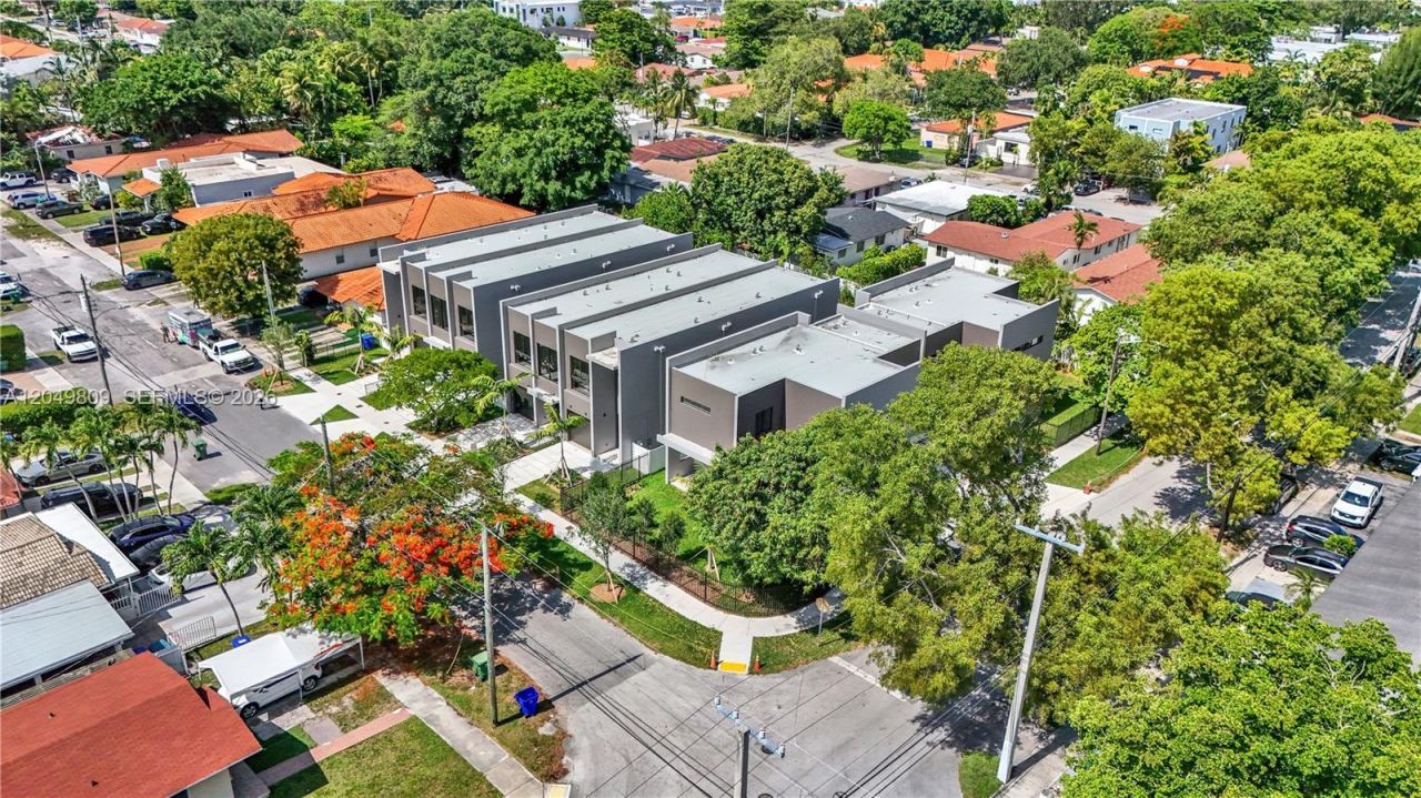 2889 SW 35 Ave , Unit 2887, Miami, FL 33133 Photo