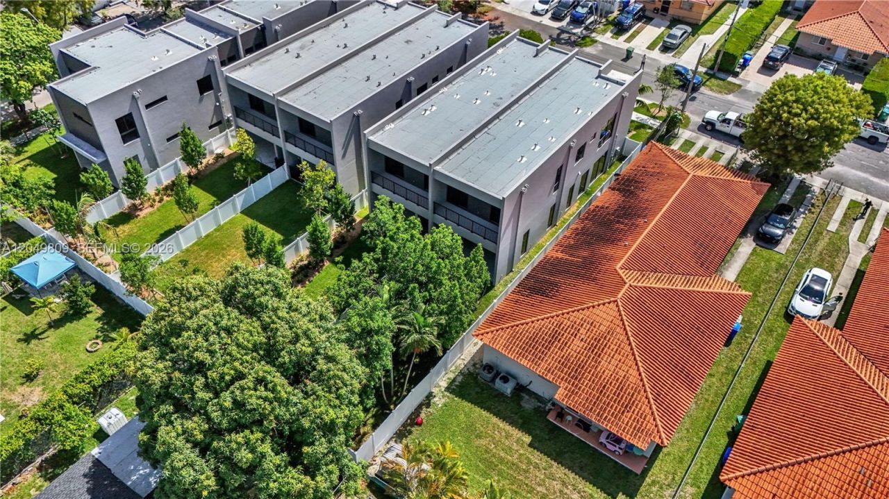 2889 SW 35 Ave , Unit 2887, Miami, FL 33133 Photo