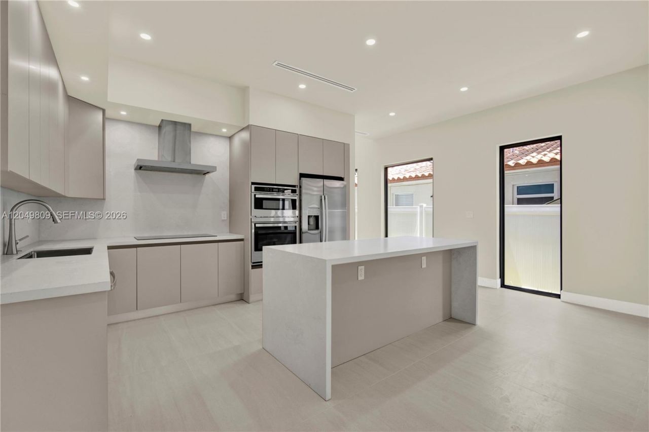2889 SW 35 Ave , Unit 2887, Miami, FL 33133 Photo