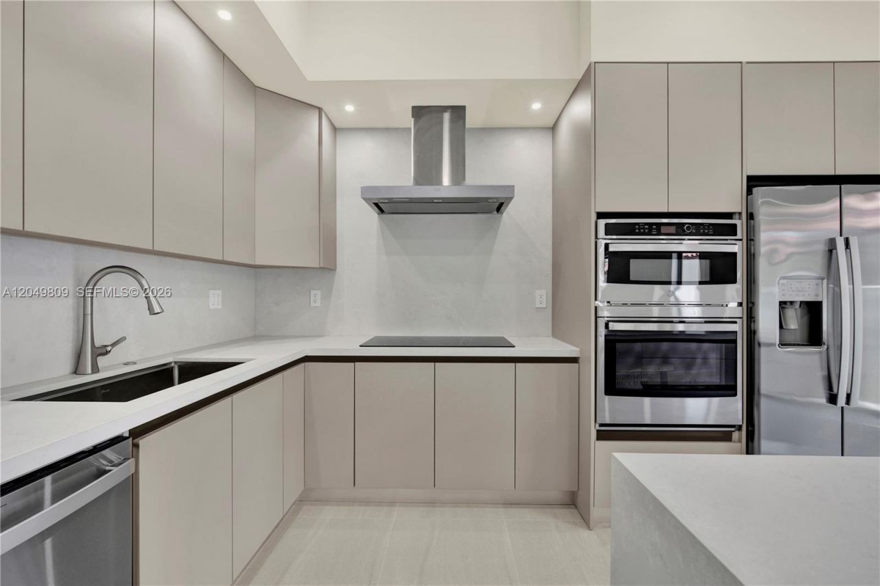 2889 SW 35 Ave , Unit 2887, Miami, FL 33133 Photo