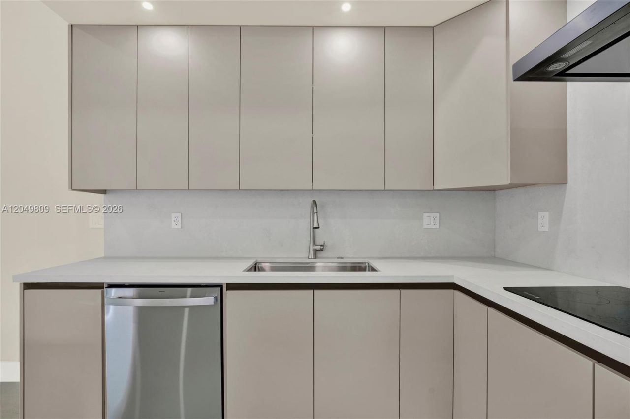 2889 SW 35 Ave , Unit 2887, Miami, FL 33133 Photo