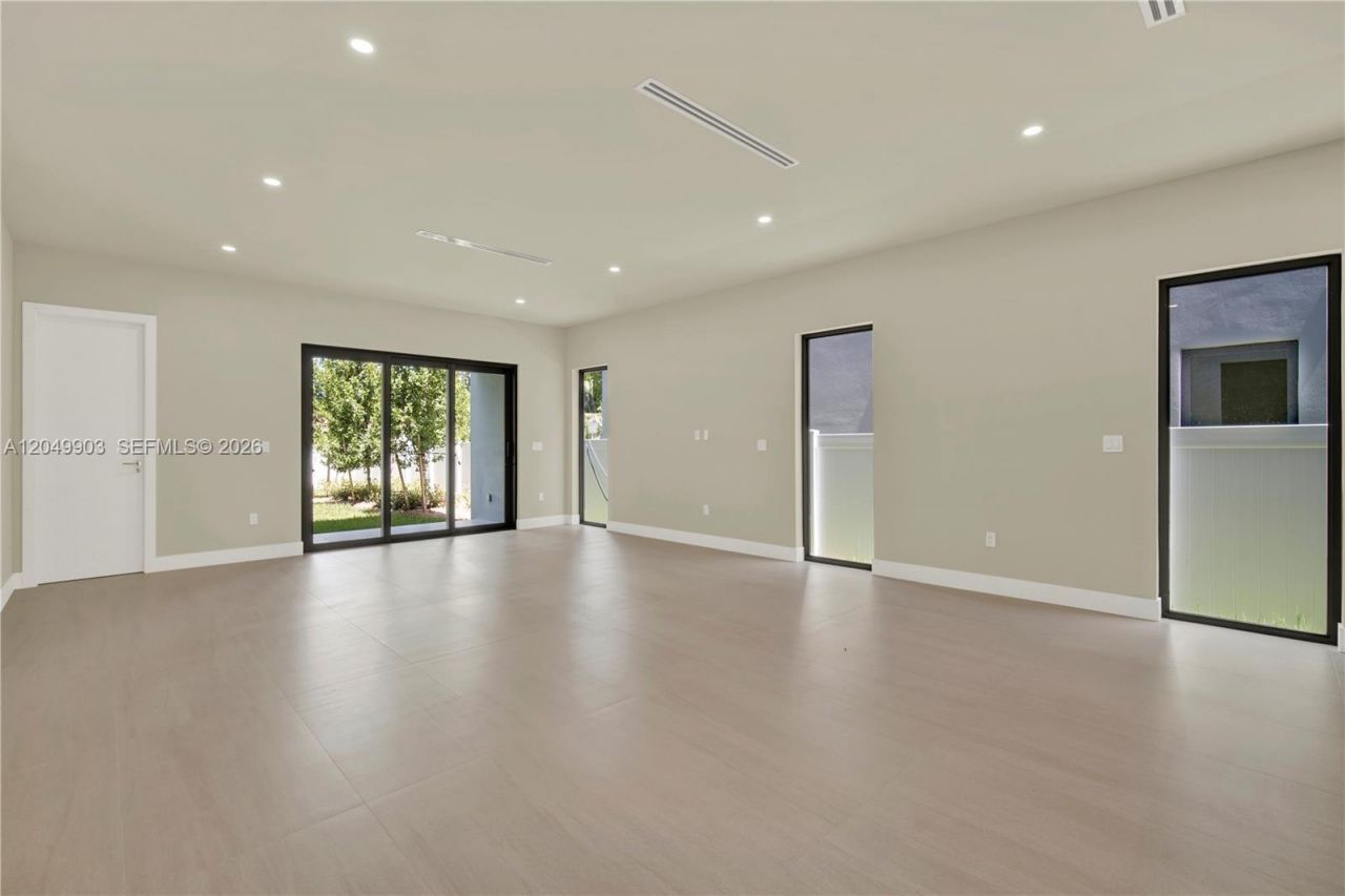 2889 SW 35th Ave , Unit 2889, Miami, FL 33133 Photo