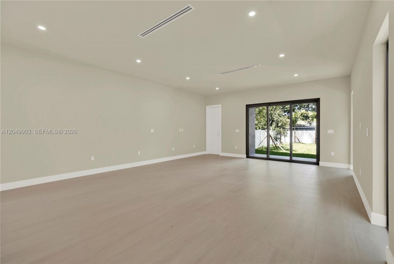 2889 SW 35th Ave , Unit 2889, Miami, FL 33133 Photo