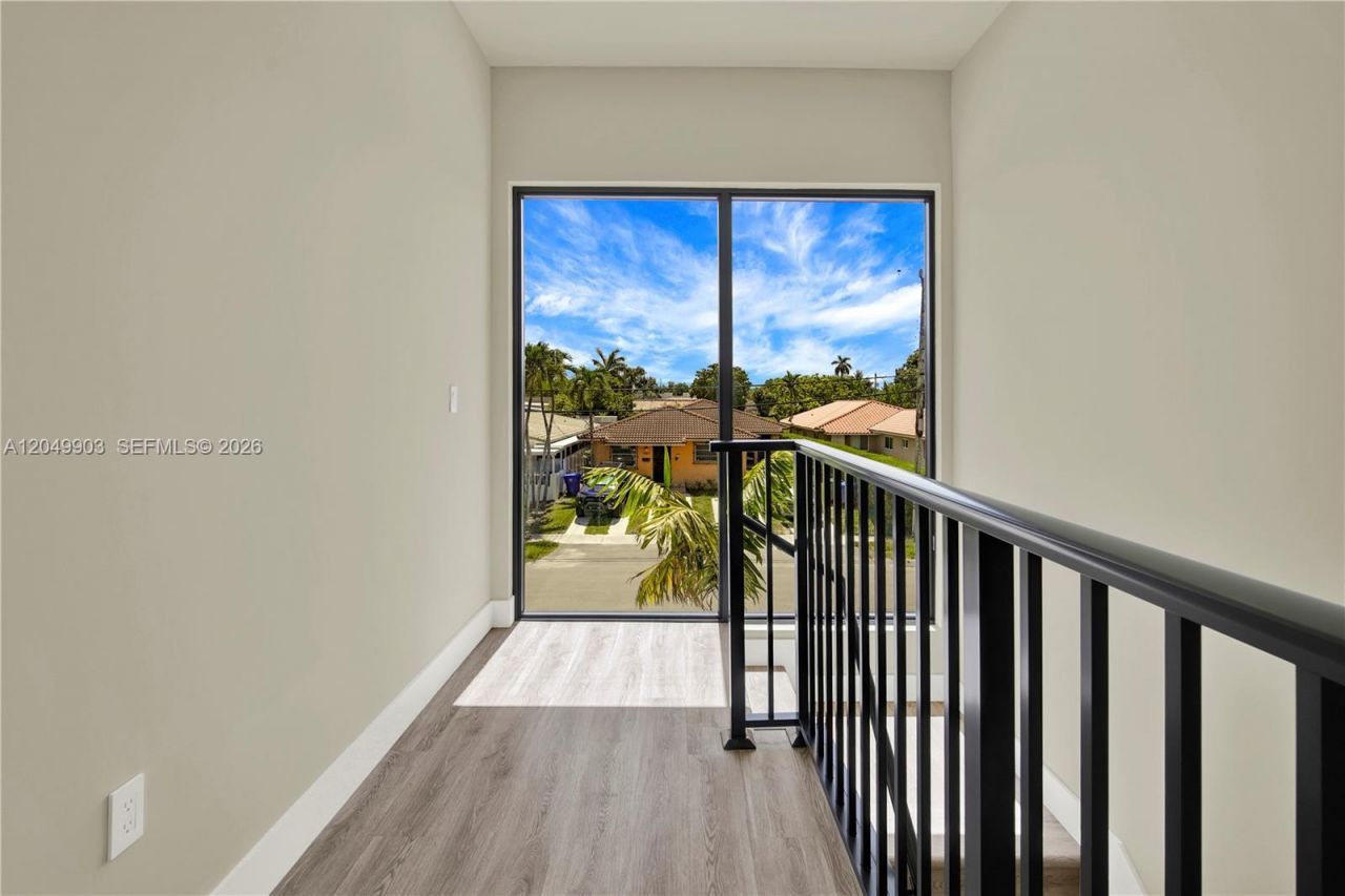 2889 SW 35th Ave , Unit 2889, Miami, FL 33133 Photo
