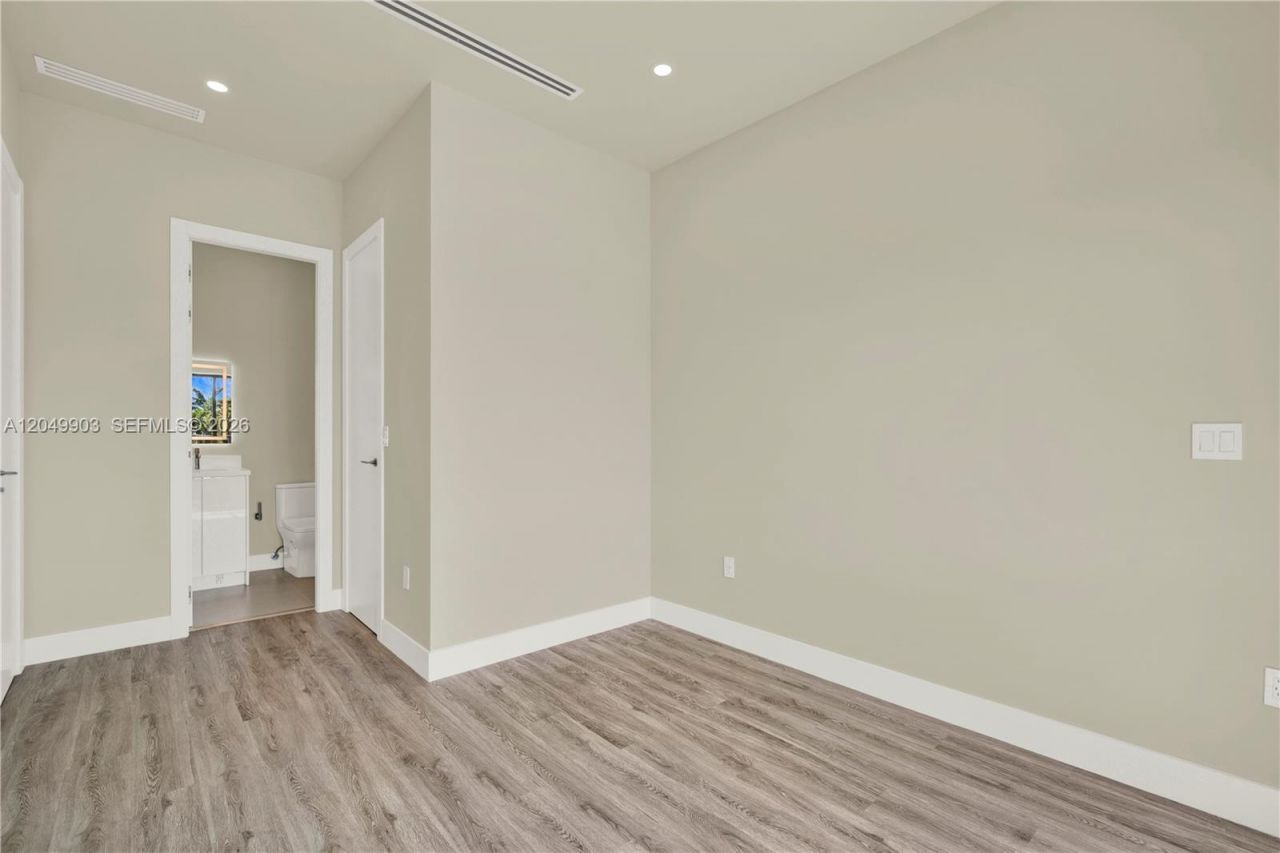 2889 SW 35th Ave , Unit 2889, Miami, FL 33133 Photo