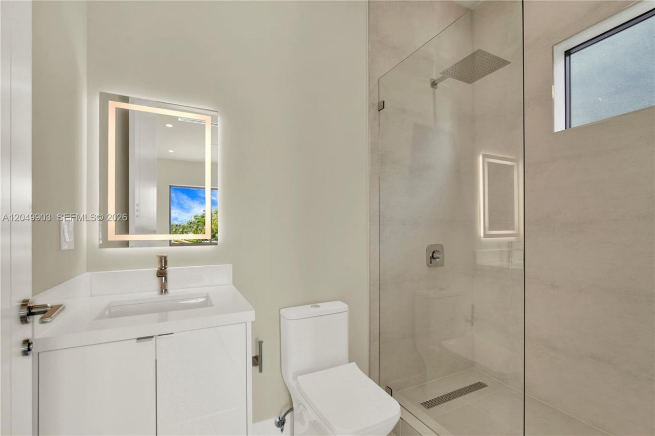 2889 SW 35th Ave , Unit 2889, Miami, FL 33133 Photo