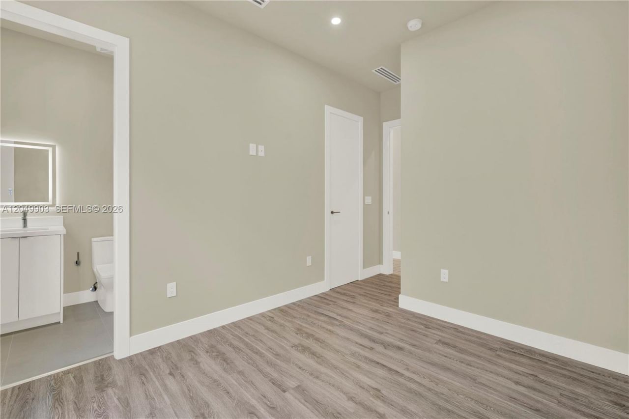 2889 SW 35th Ave , Unit 2889, Miami, FL 33133 Photo
