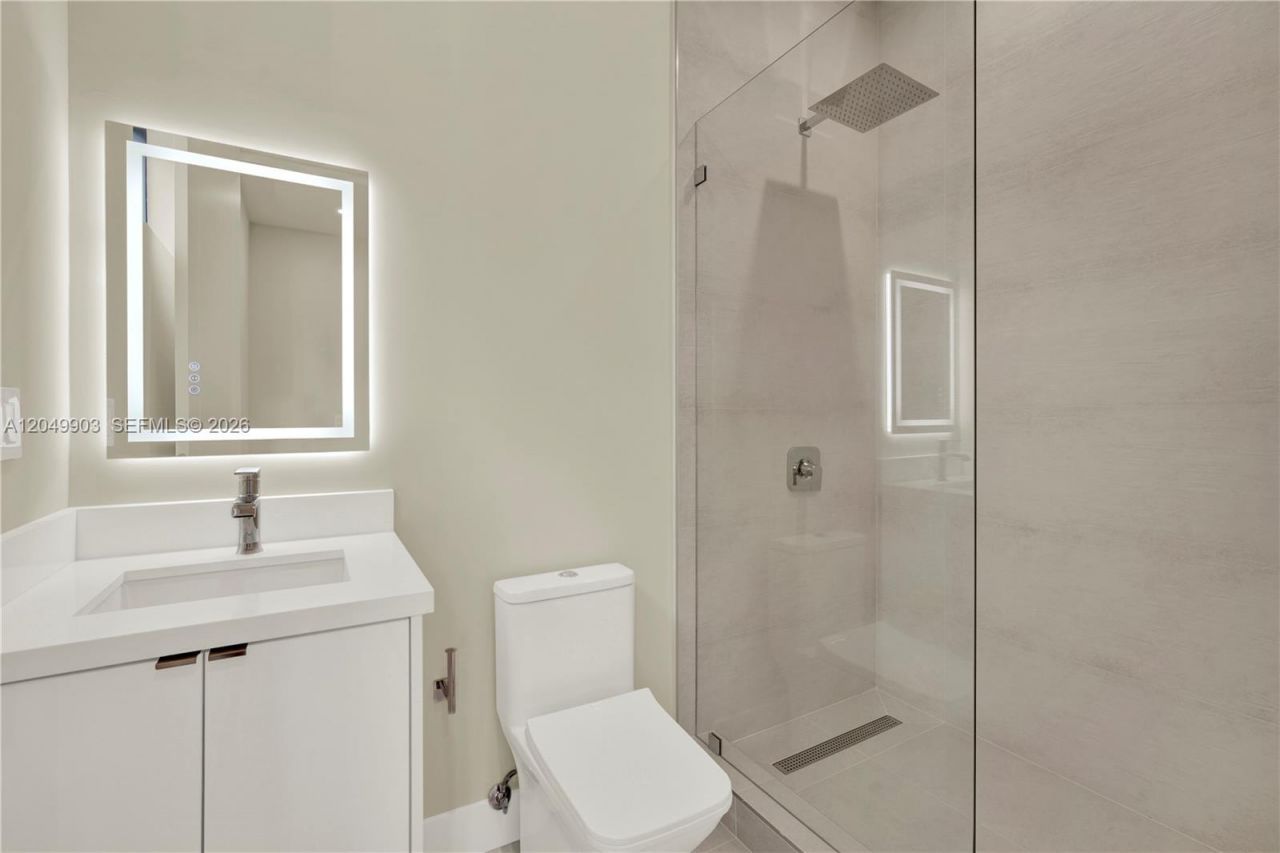 2889 SW 35th Ave , Unit 2889, Miami, FL 33133 Photo