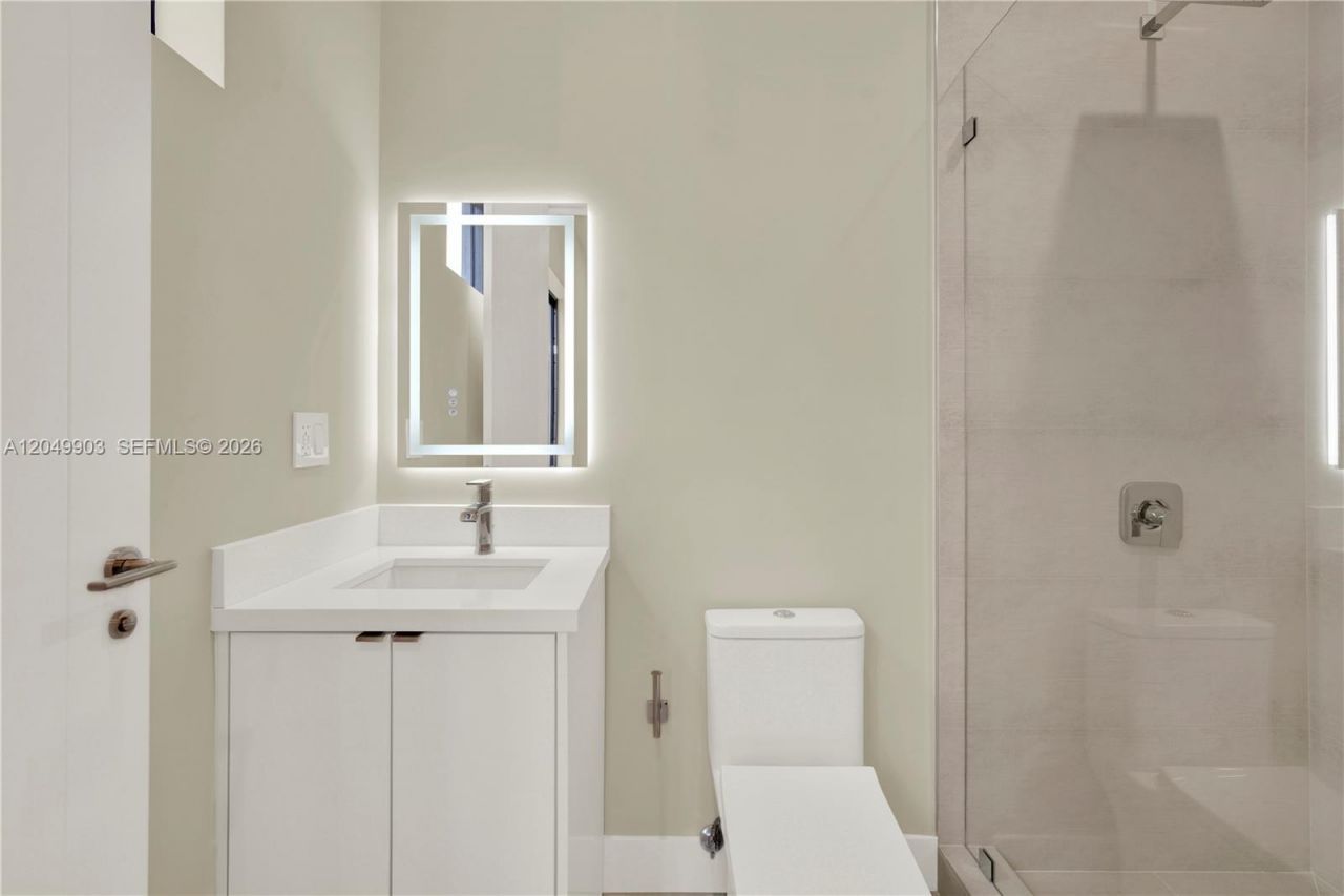 2889 SW 35th Ave , Unit 2889, Miami, FL 33133 Photo