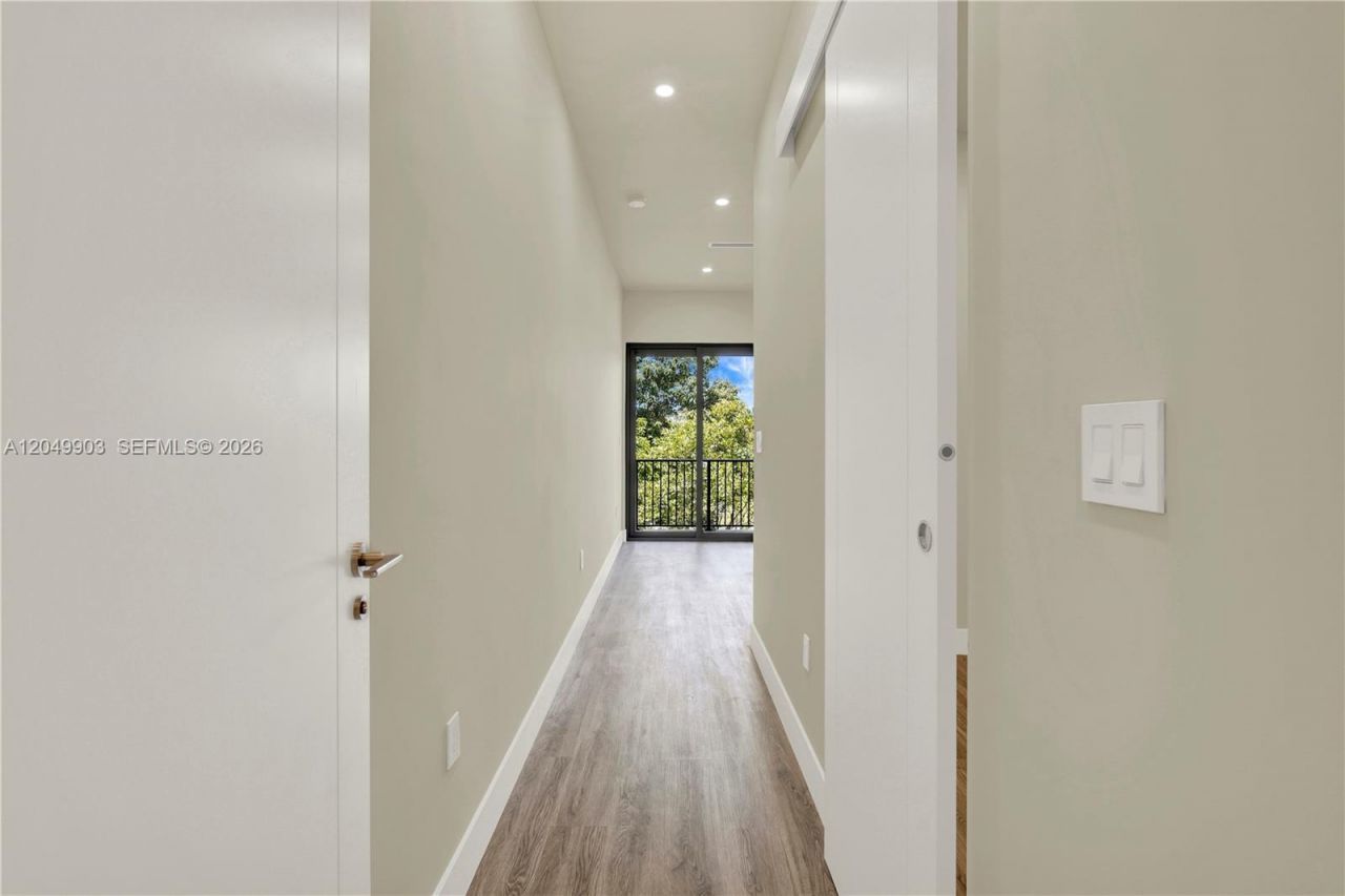 2889 SW 35th Ave , Unit 2889, Miami, FL 33133 Photo
