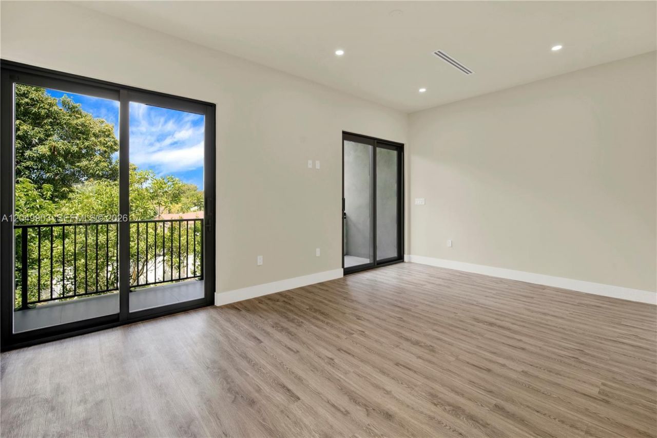 2889 SW 35th Ave , Unit 2889, Miami, FL 33133 Photo