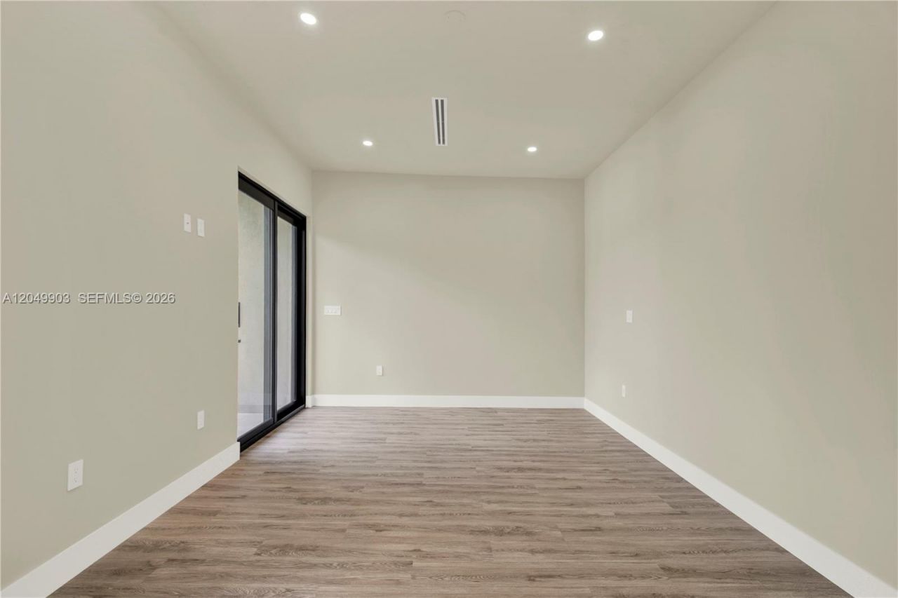 2889 SW 35th Ave , Unit 2889, Miami, FL 33133 Photo
