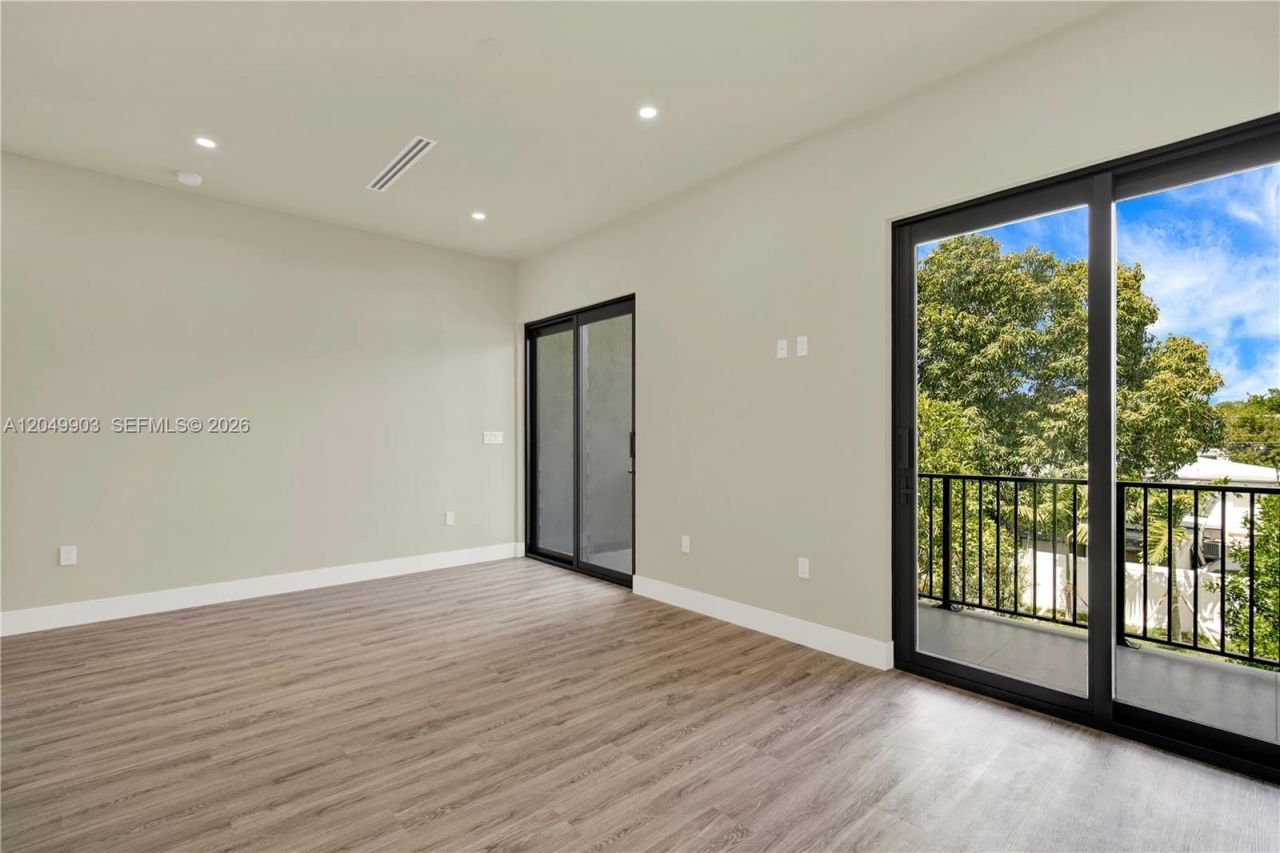 2889 SW 35th Ave , Unit 2889, Miami, FL 33133 Photo