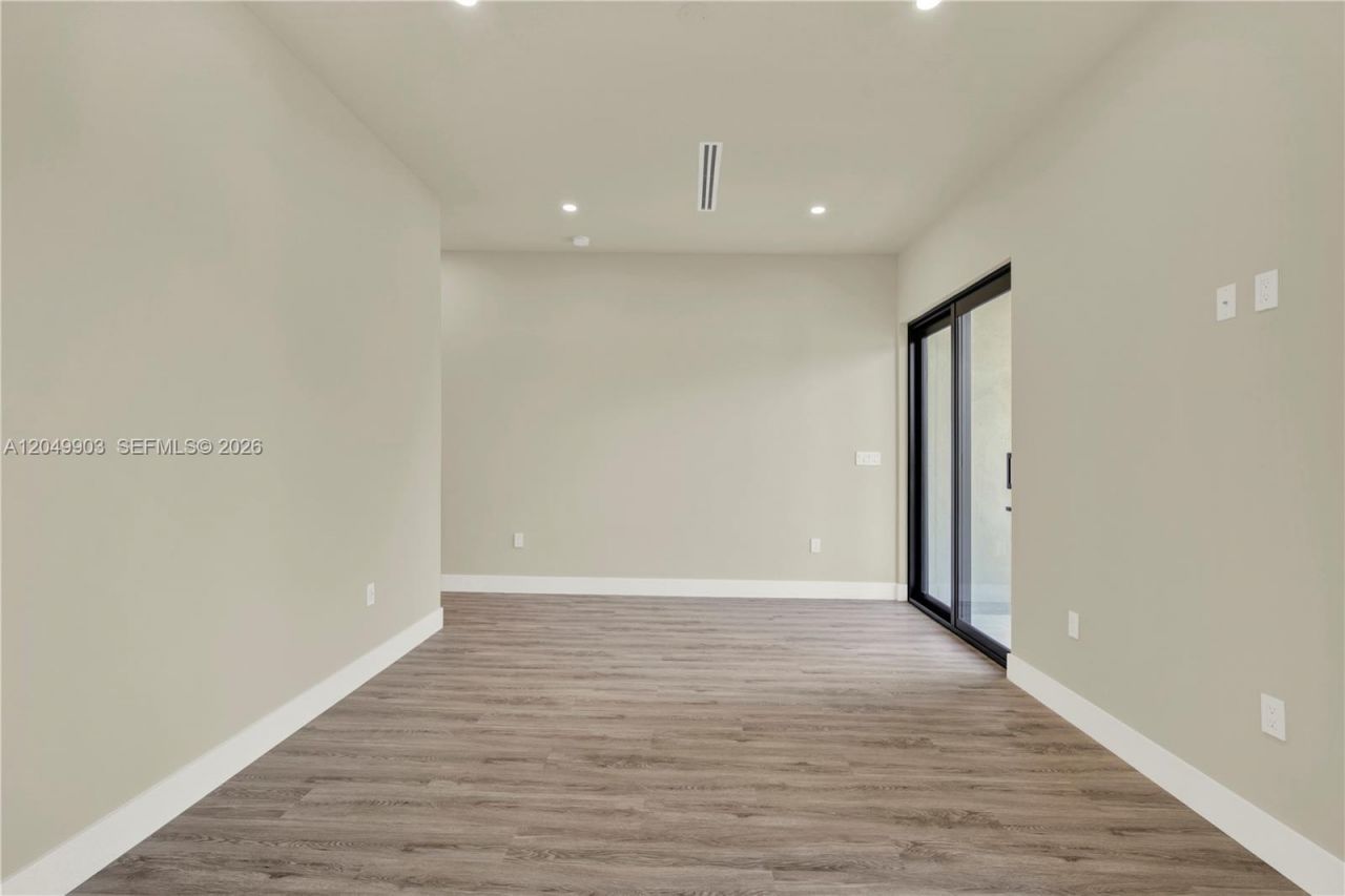 2889 SW 35th Ave , Unit 2889, Miami, FL 33133 Photo