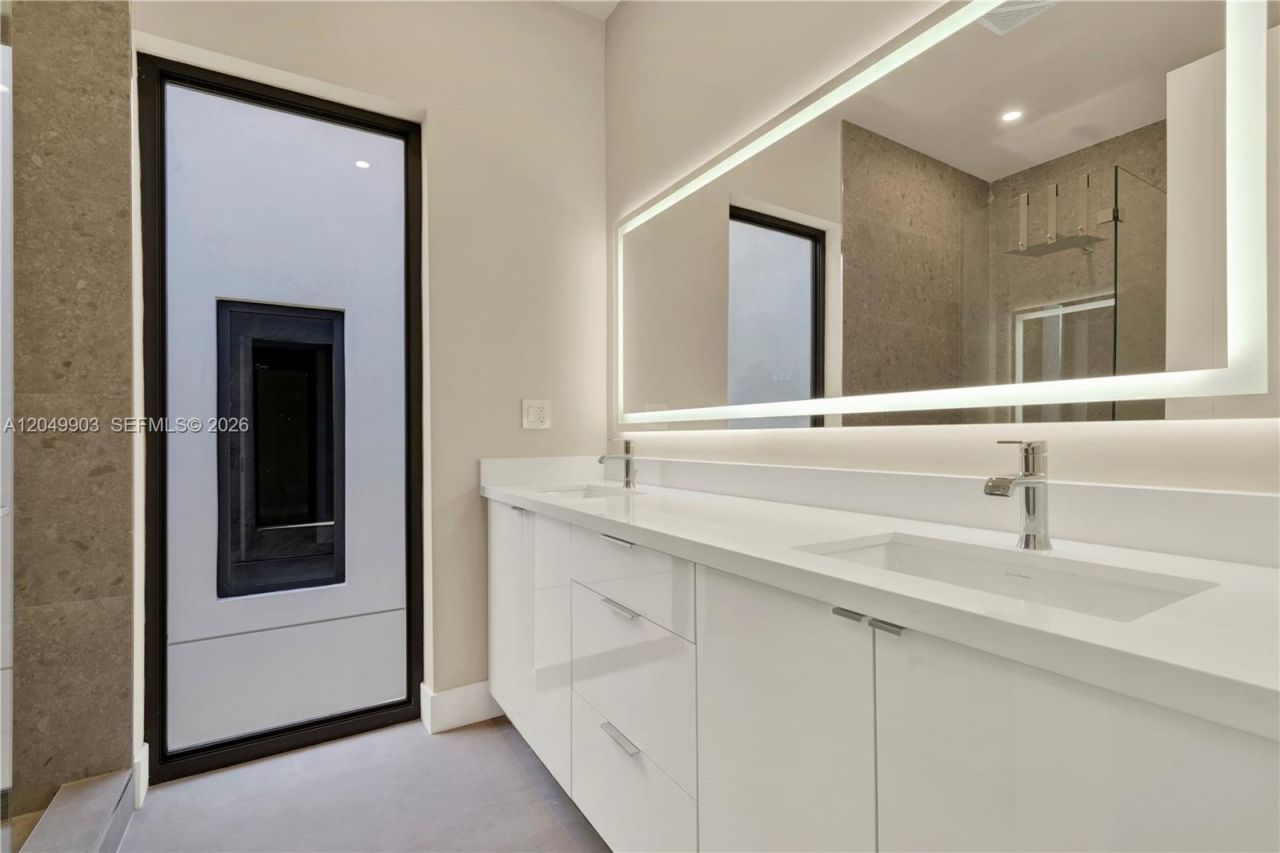 2889 SW 35th Ave , Unit 2889, Miami, FL 33133 Photo