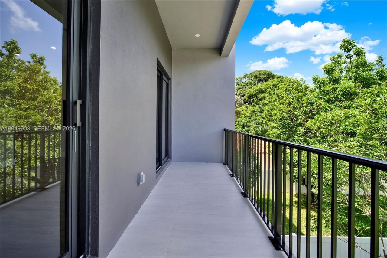 2889 SW 35th Ave , Unit 2889, Miami, FL 33133 Photo