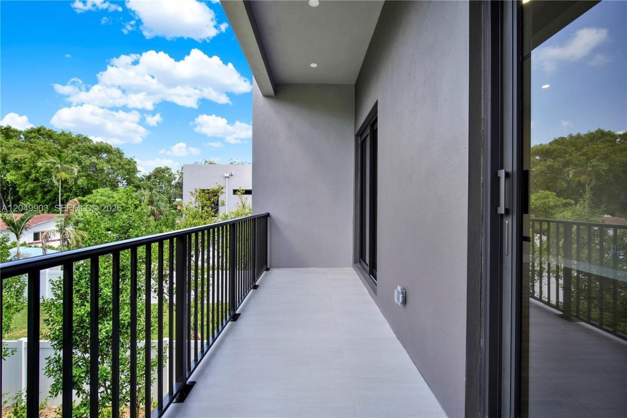 2889 SW 35th Ave , Unit 2889, Miami, FL 33133 Photo