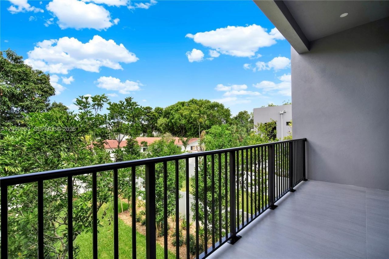 2889 SW 35th Ave , Unit 2889, Miami, FL 33133 Photo