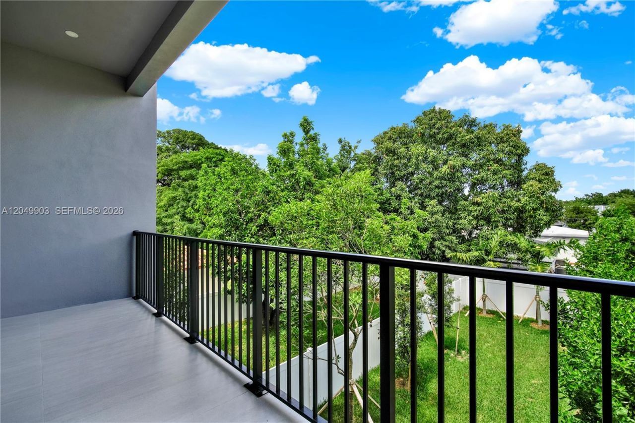 2889 SW 35th Ave , Unit 2889, Miami, FL 33133 Photo