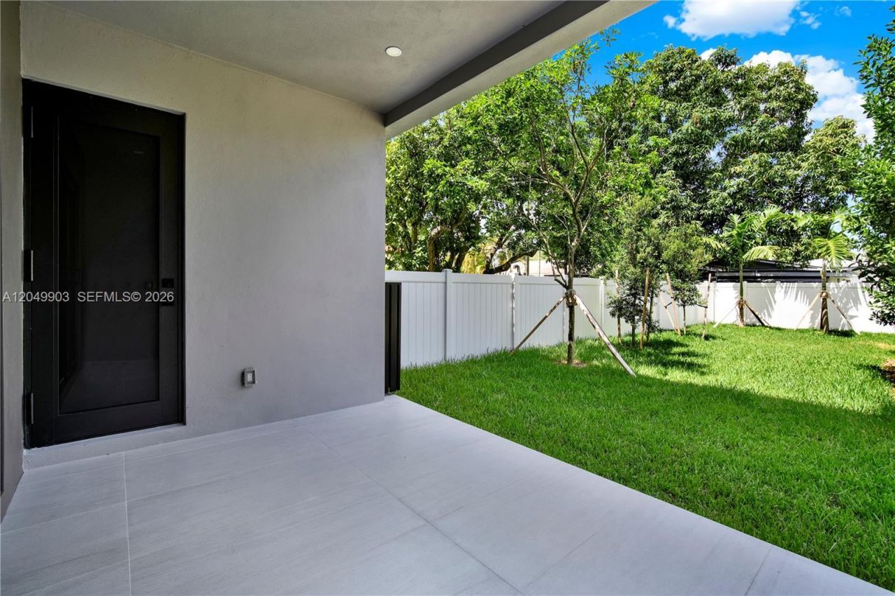 2889 SW 35th Ave , Unit 2889, Miami, FL 33133 Photo