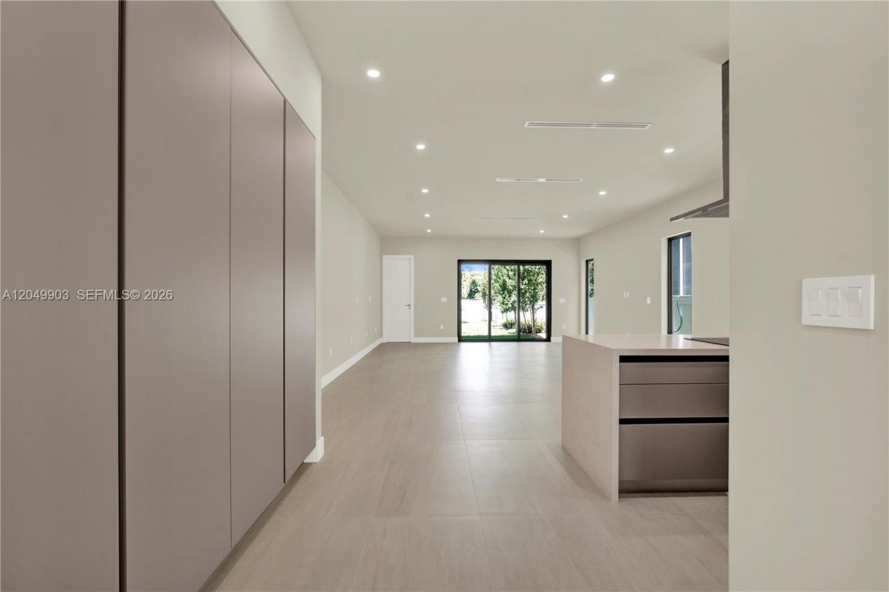 2889 SW 35th Ave , Unit 2889, Miami, FL 33133 Photo