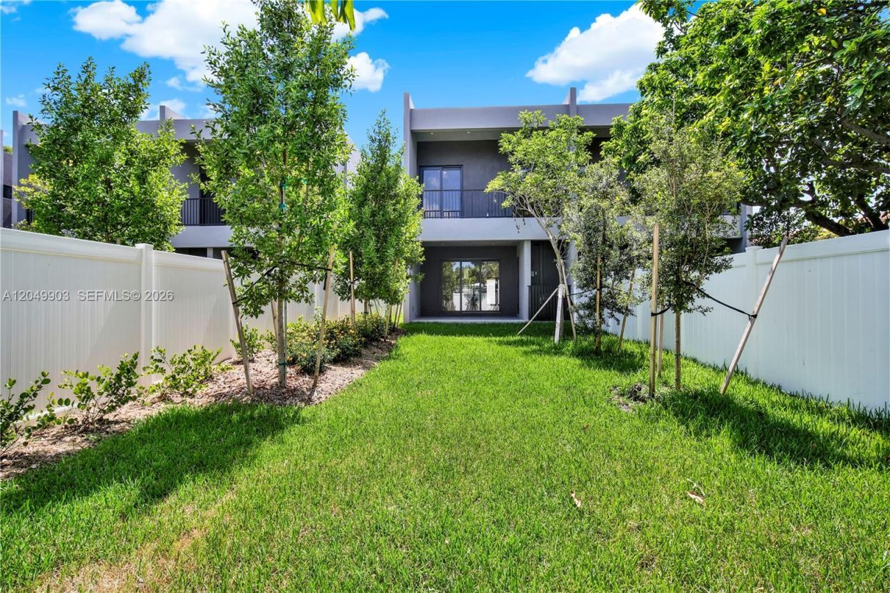 2889 SW 35th Ave , Unit 2889, Miami, FL 33133 Photo