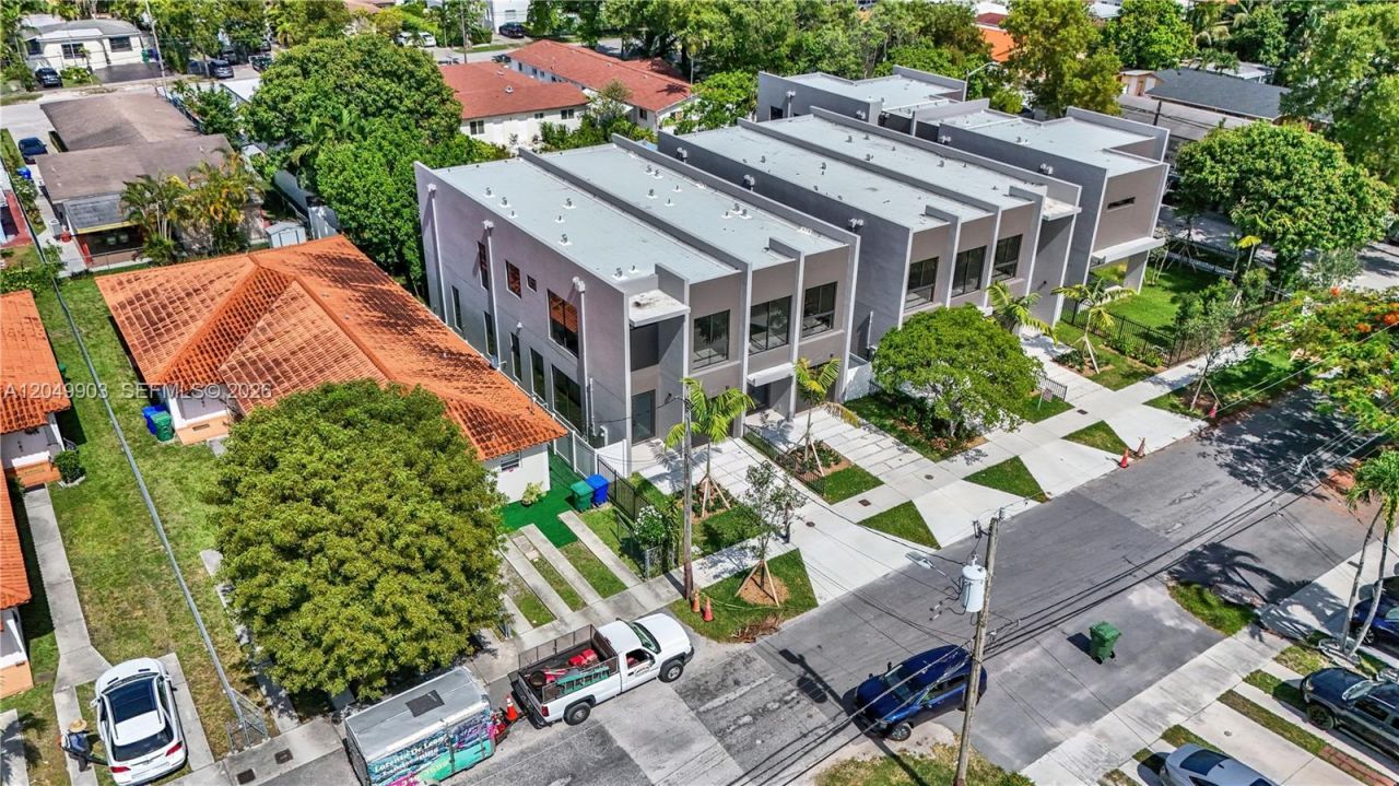 2889 SW 35th Ave , Unit 2889, Miami, FL 33133 Photo