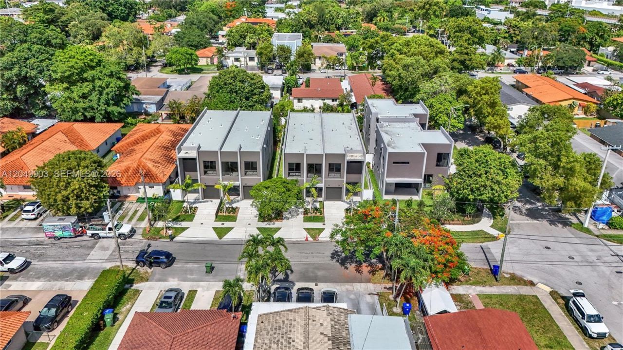 2889 SW 35th Ave , Unit 2889, Miami, FL 33133 Photo