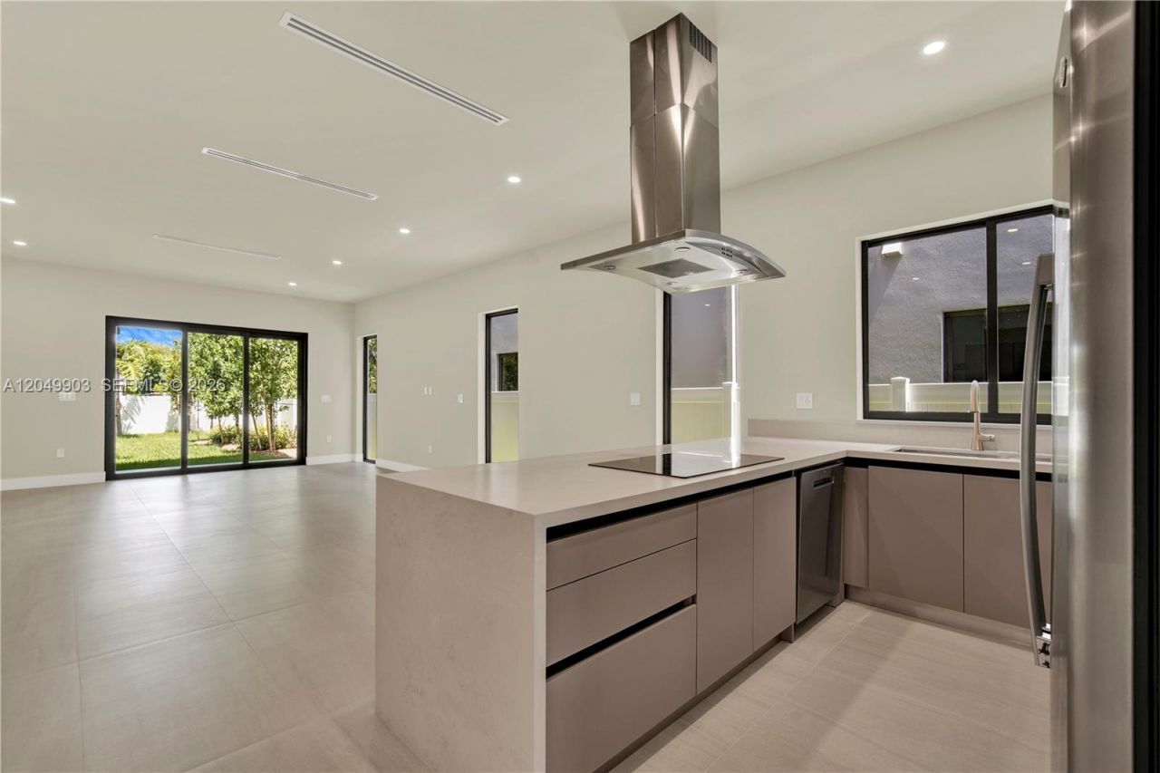 2889 SW 35th Ave , Unit 2889, Miami, FL 33133 Photo