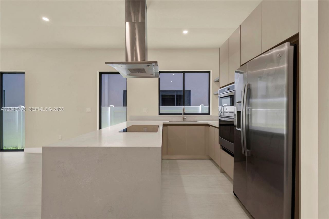 2889 SW 35th Ave , Unit 2889, Miami, FL 33133 Photo