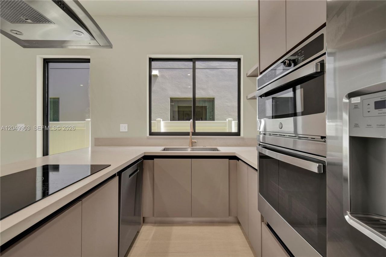 2889 SW 35th Ave , Unit 2889, Miami, FL 33133 Photo