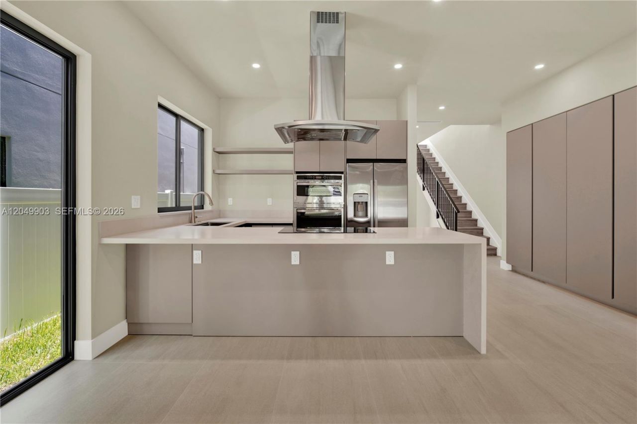 2889 SW 35th Ave , Unit 2889, Miami, FL 33133 Photo