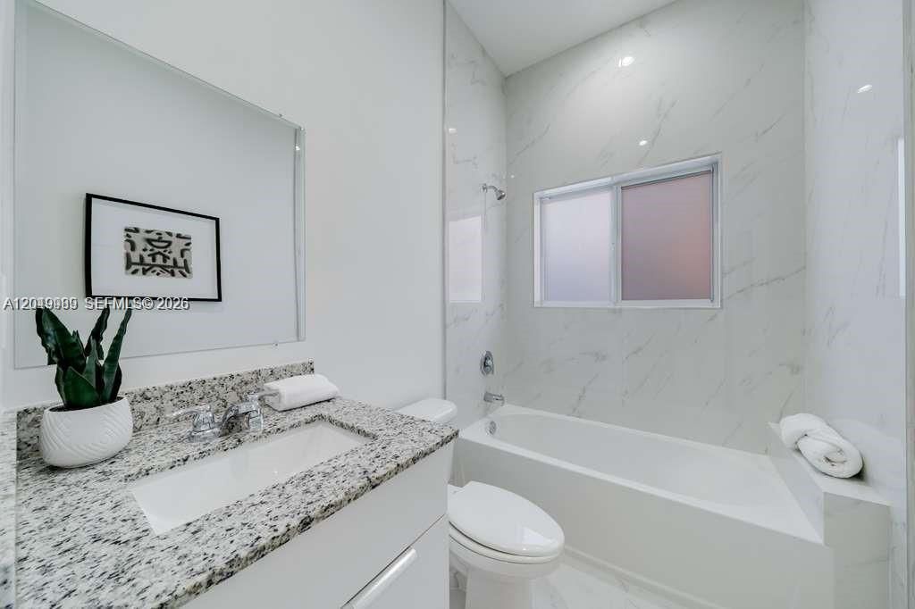 2938 NW 27th St , Unit 2936, Miami, FL 33142 Photo