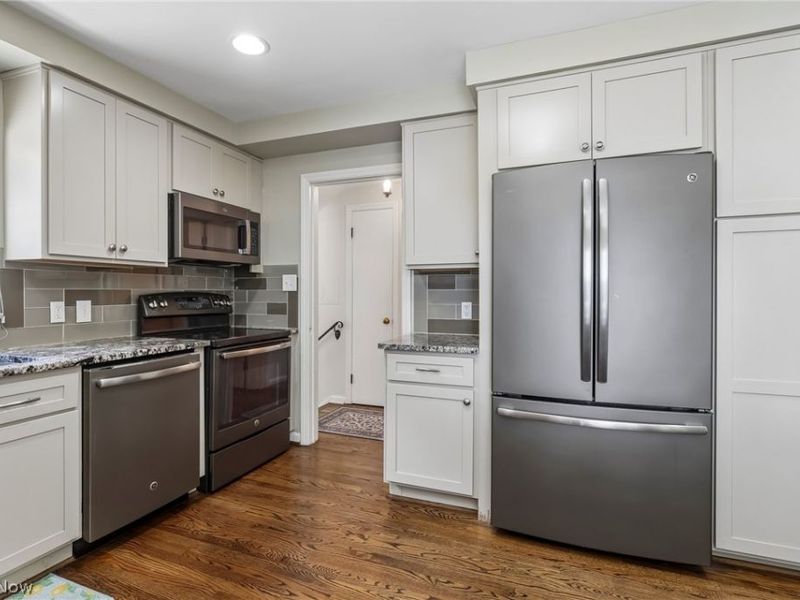 2382 Riverside Drive, Cleveland, OH 44107 Photo 13