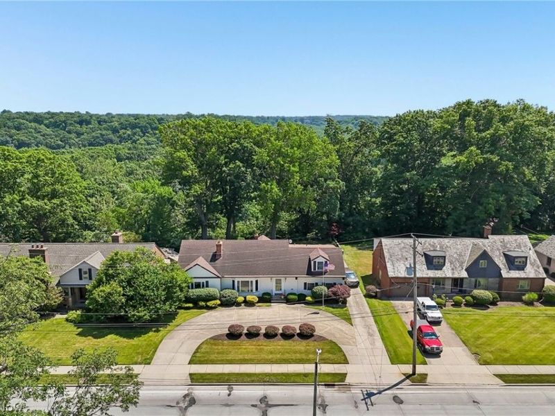 2382 Riverside Drive, Cleveland, OH 44107 Photo 3