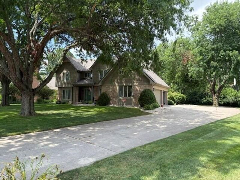 2045 Canterbury Court, Troy, OH 45373 Photo 2
