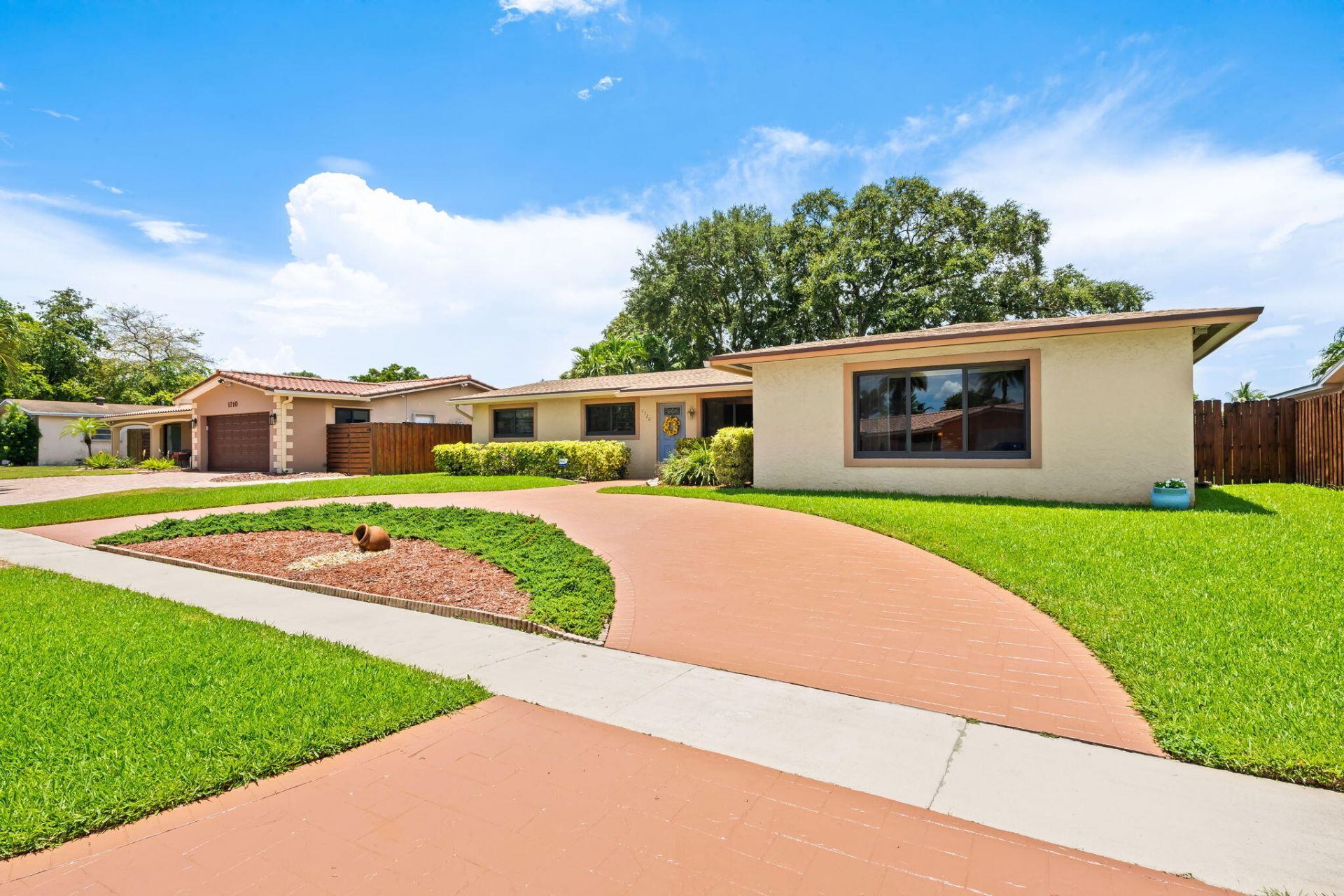 1720 NW 105th Avenue, Pembroke Pines, FL 33026 Photo