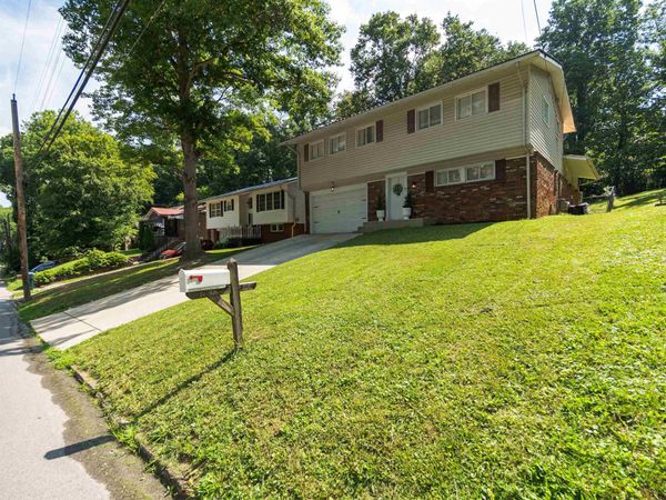 2832 Saltwell Road, Huntington, WV 25705