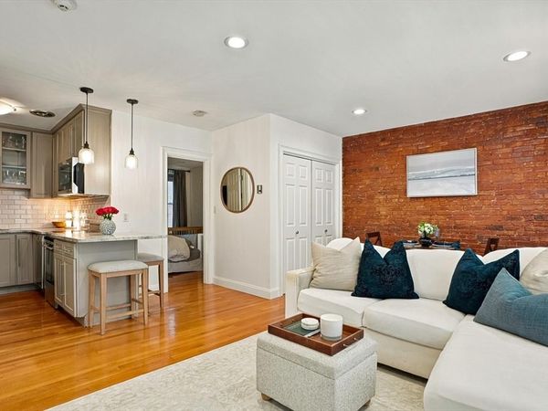 8 Battery St, Unit 4, Boston, MA 02109